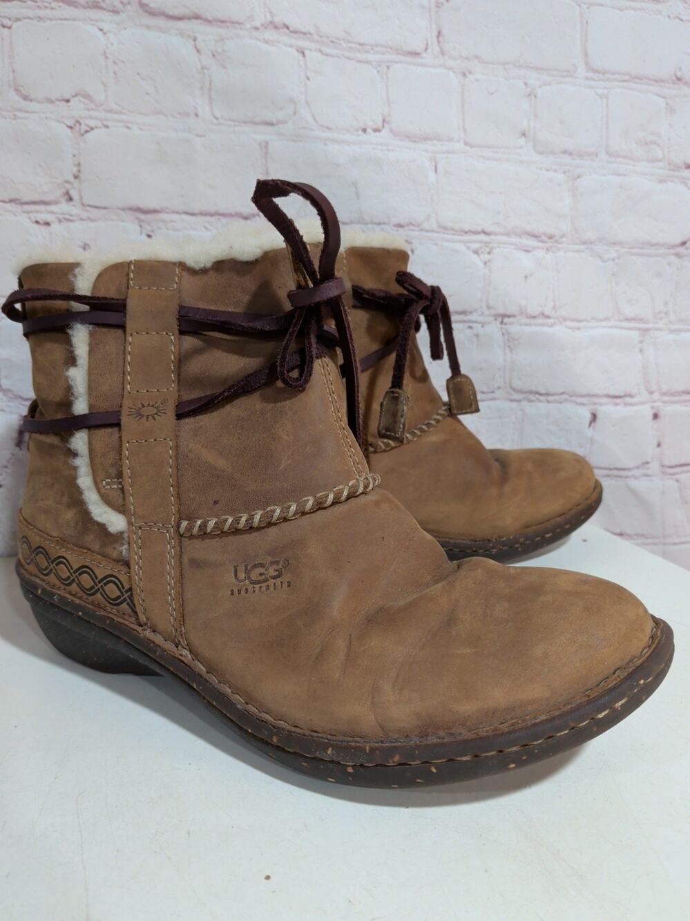 Ugg Australia Cove Toast Leather Shearling Lined Laced Ankle Boots 5136 Size 8